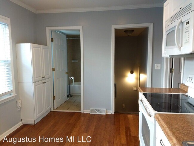 Building Photo - 2 br, 1 bath House - 339 E Maplehurst St