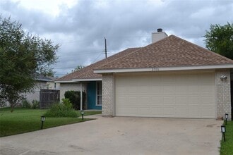 Building Photo - 2500 Cherrylawn Dr
