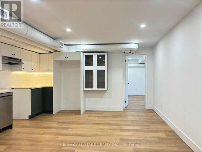 Photo du bâtiment - 1678 Metro Rd N