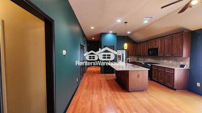 Building Photo - 26107 Lillian Springs