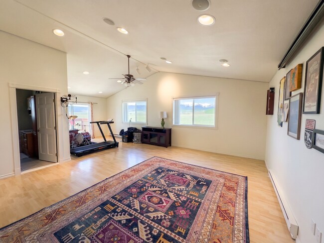 Foto del edificio - Foxtail Pines! 5 acres! Open floor plan!