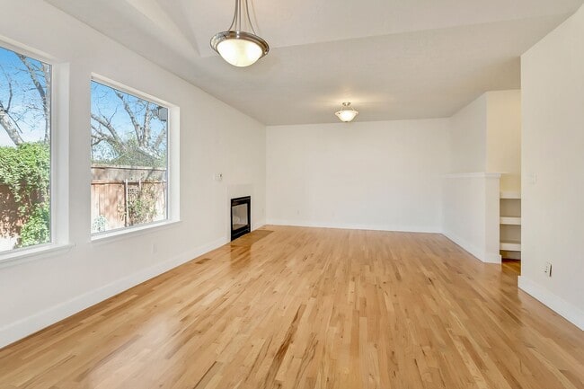 Building Photo - 4552 W Kendall St