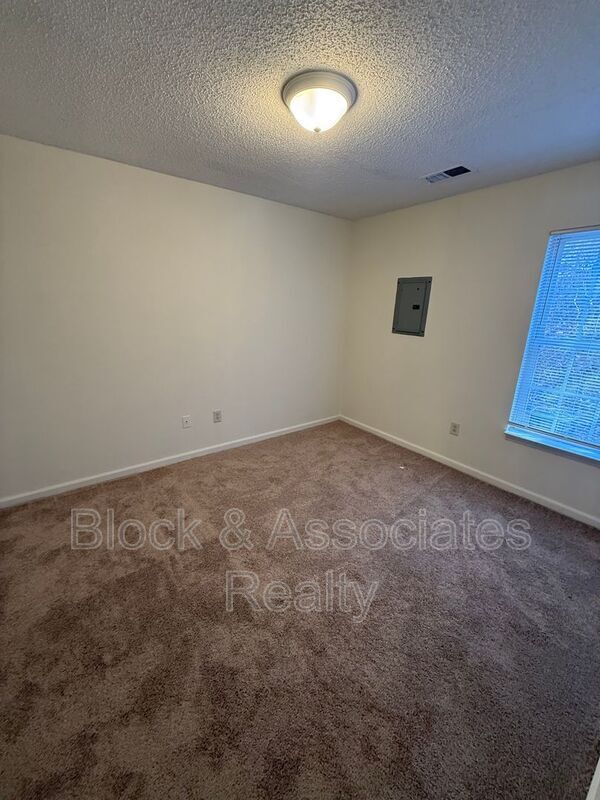 Building Photo - 656 Cascade Ave