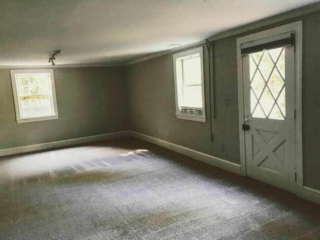 Building Photo - 3620 Fernwood Dr