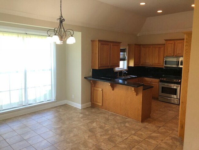 Foto del edificio - AVAILABLE JUNE 1-UNIVERSITY TERRACE 4/2-NE...
