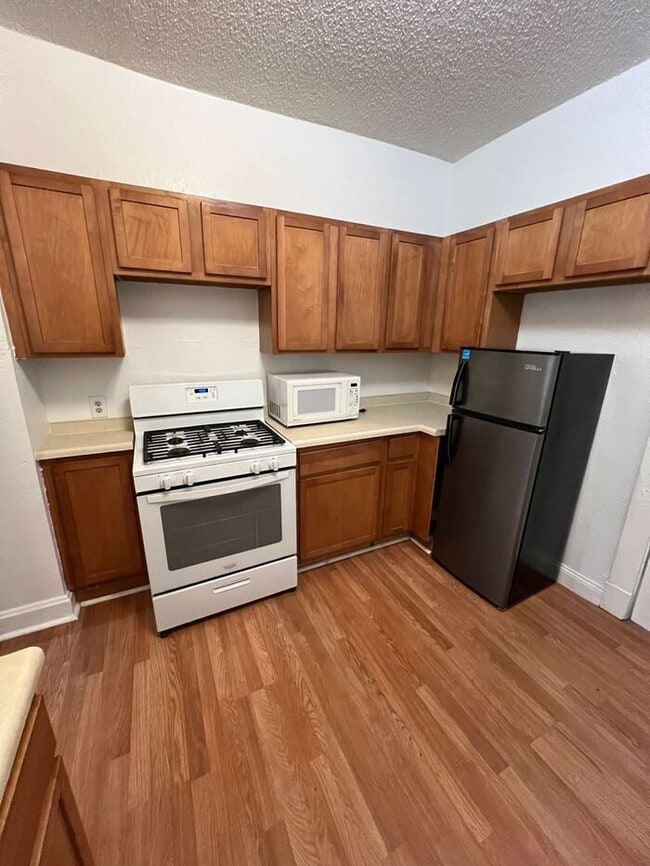 Building Photo - Charming 3-Bedroom Family Home with Modern...