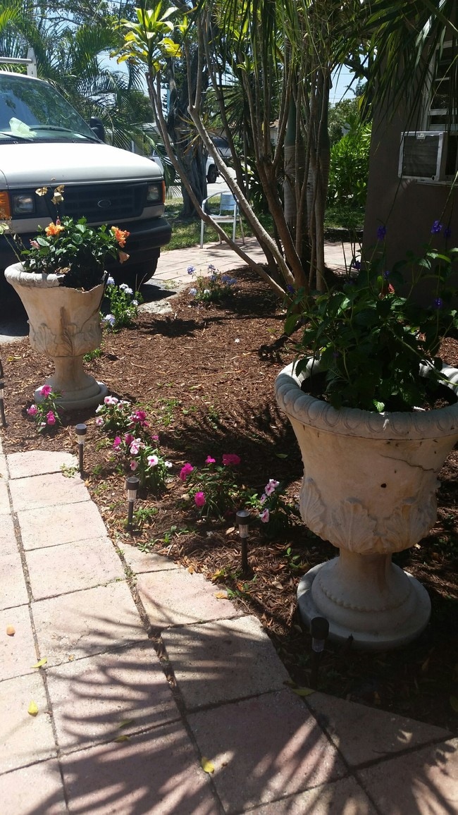 Building Photo - 195 SE 10th St