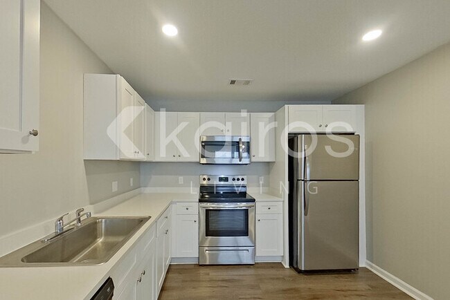 Foto del edificio - 124 Cottage Grove Rd
