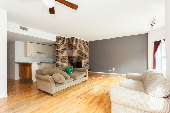 Building Photo - 2910 N Halsted St