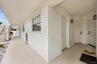 Building Photo - 91 Willow Rd