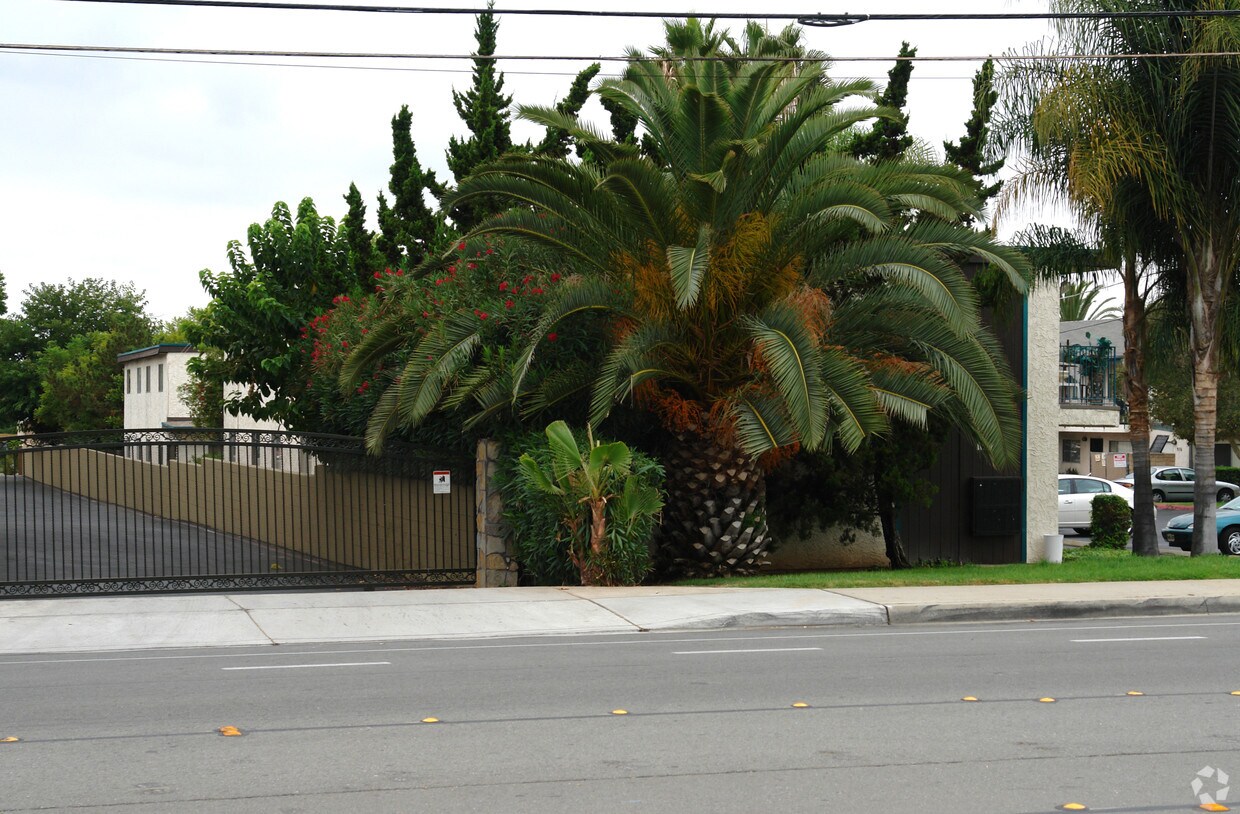 Foto del edificio - 998 S Mollison Ave