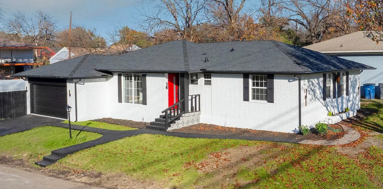 Photo - 3423 W Clarendon Dr (Dallas, TX)