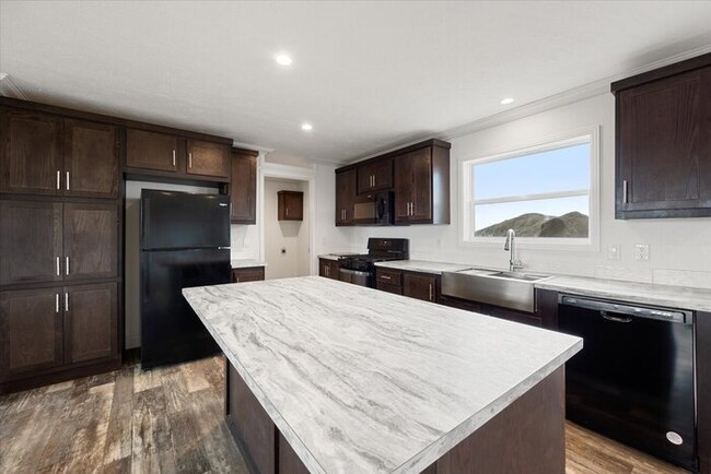 Building Photo - 23684 Redtail Dr
