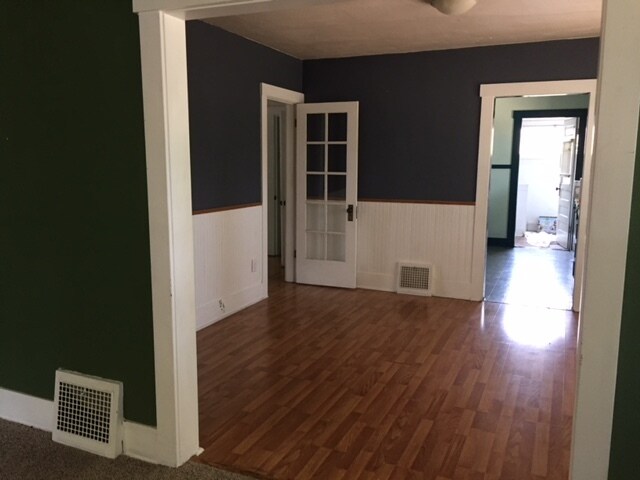 Building Photo - 503 S Whitcomb St