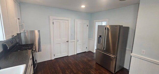 Building Photo - 6 Eastern Ave