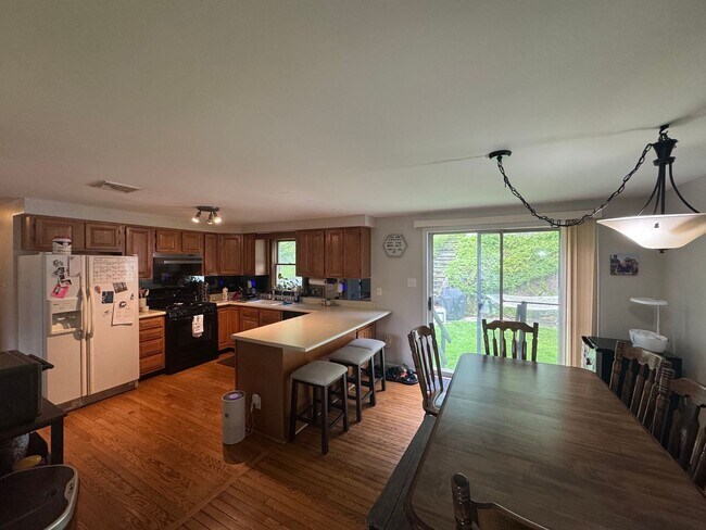Foto del edificio - Spacious 3 bedroom 2.5 bathroom Duplex