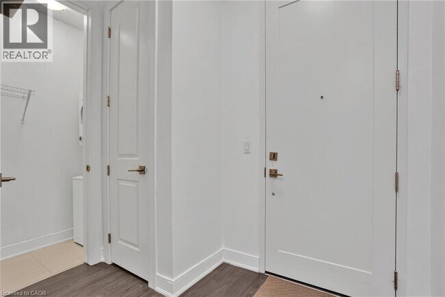 Photo du bâtiment - 150 Main St W