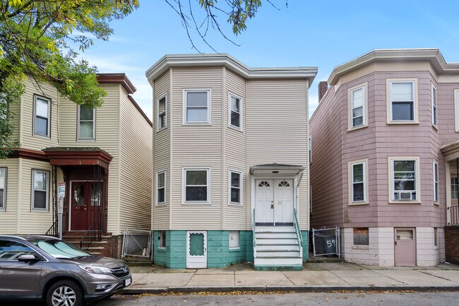 Building Photo - 61 Wordsworth St