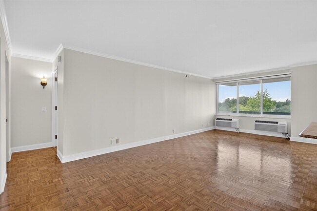 Foto del edificio - 111 Cherry Valley Ave