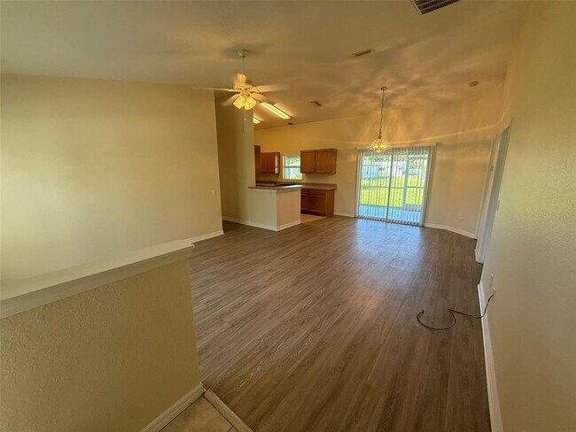 Foto del edificio - 5747 Jessamine Ave