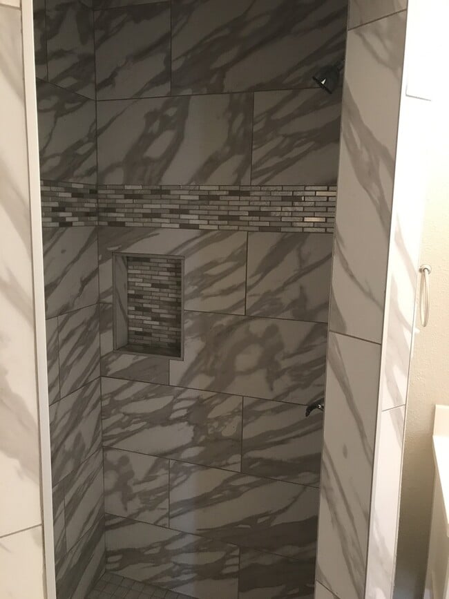 Building Photo - Pre-Leasing Remodeled 3/2!