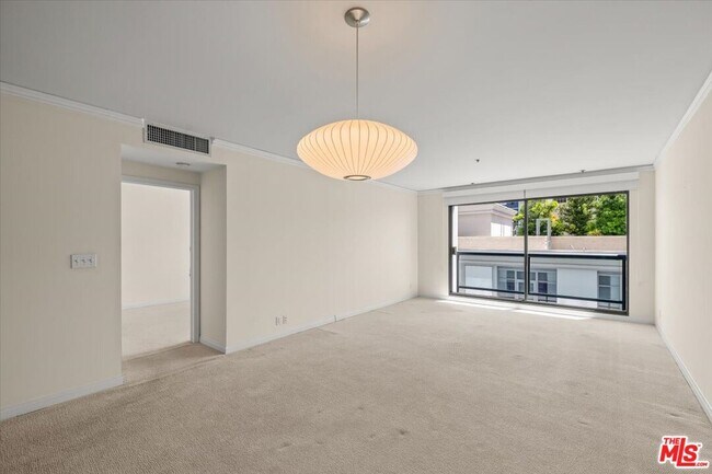 Building Photo - 10724 Wilshire Blvd