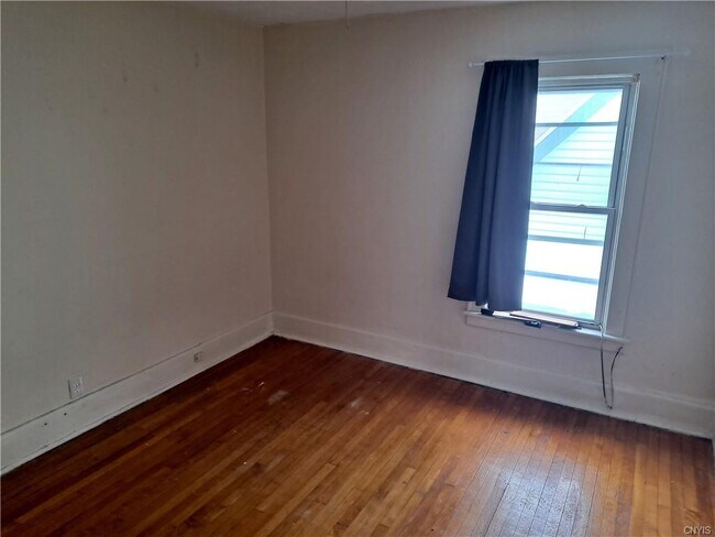Building Photo - 907 Bacon St