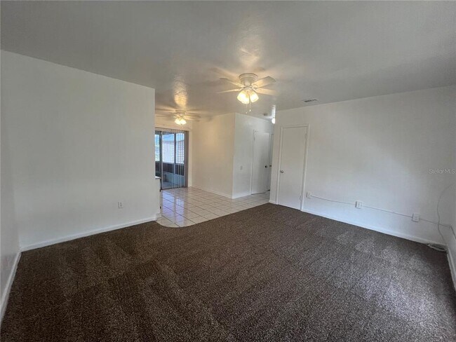 Foto del edificio - 22070 Gatewood Ave