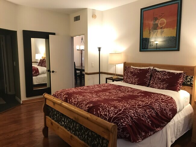 Main bedroom - 8162 Manitoba St