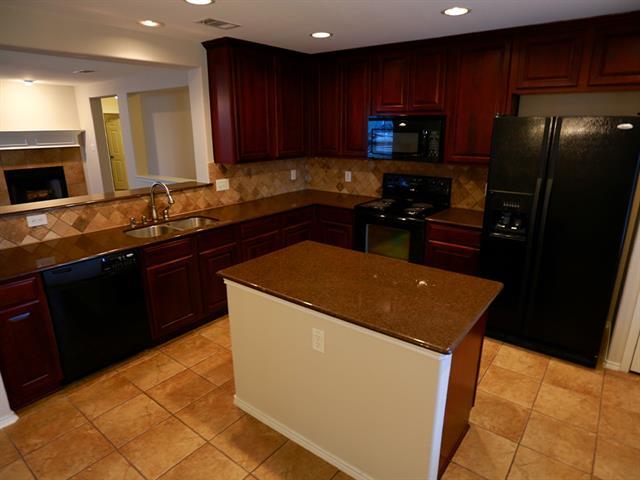 Building Photo - 7004 Dove Tail Dr