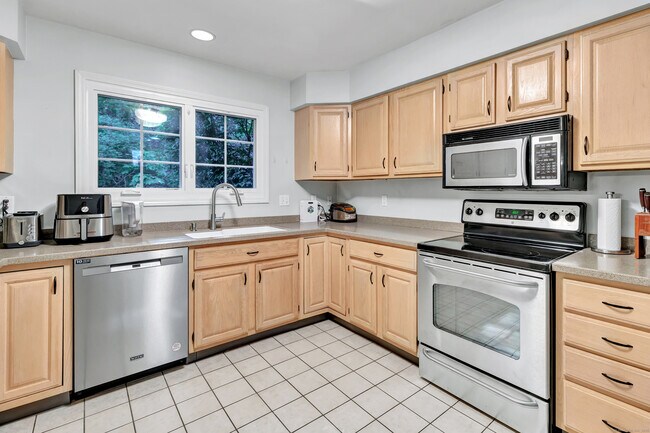 Foto del edificio - 139 Governor Trumbull Way