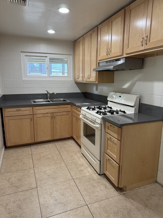 Kitchen - 3922 5th St