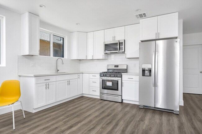 Building Photo - 1106 W 41st St