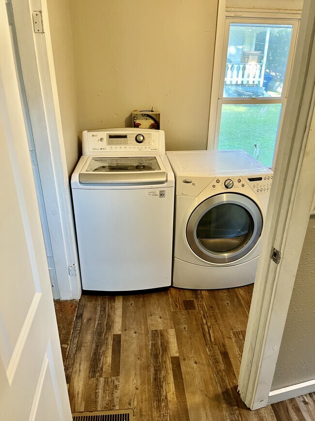 Foto del edificio - 729 W Cavour Ave