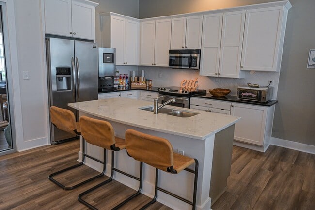 Building Photo - Stephens Pointe