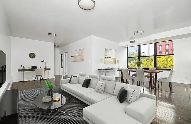 Building Photo - 64 Delancey St