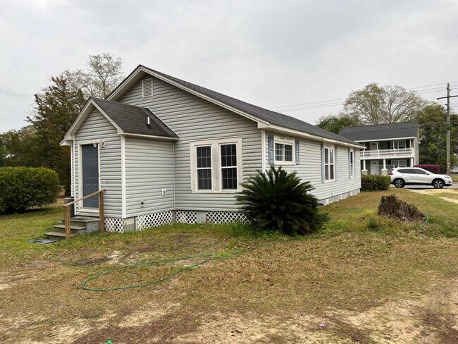 Foto del edificio - 118 S Tillman St