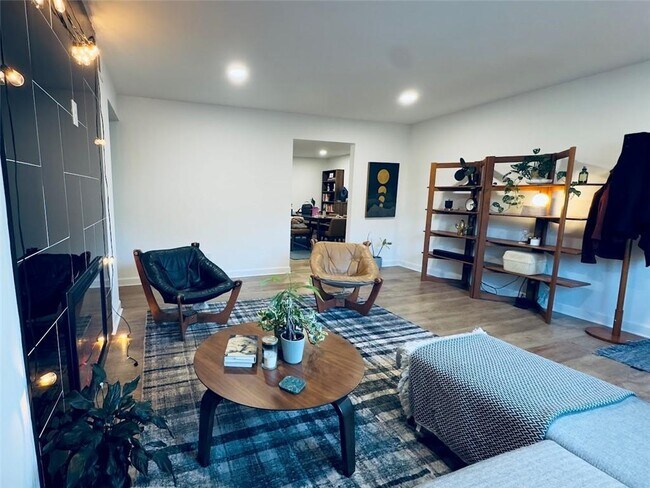 Foto del edificio - 275 Winding River Dr