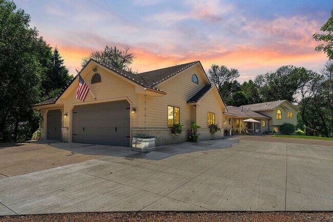 Foto del edificio - 1235 N Sutton Lake Blvd