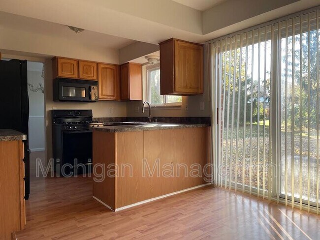 Building Photo - 44947 Forest Trail Dr