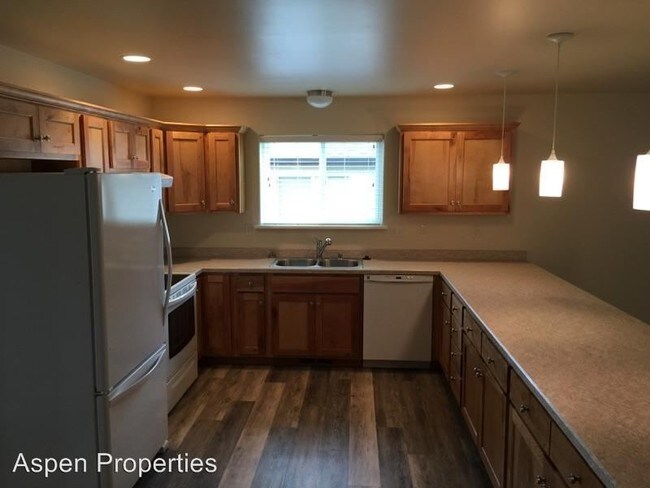 Foto del edificio - 2 br, 1.5 bath House - 700 N. Riverrock Dr.