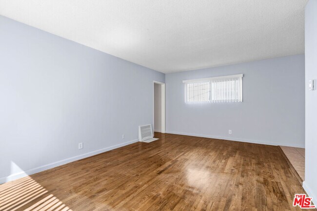 Foto del edificio - 3827 Tilden Ave