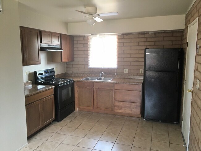 Foto del edificio - Pending/ Rented - Charming 2-Bedroom Home ...