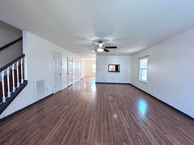 Building Photo - AVAILABLE NOW! 3/2.5 SINGLE FAMILY HOME