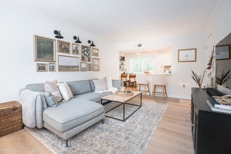 Building Photo - 100 Biscayne Dr NW