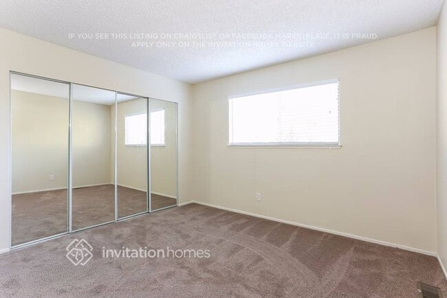 Foto del edificio - 716 Whispering Bay Ln