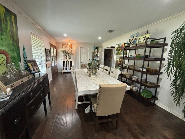 Building Photo - ELLERBE ROAD ESTATES BEAUTY
