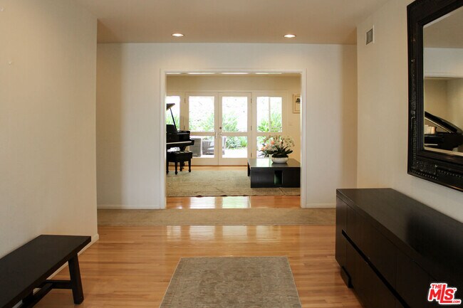 Building Photo - 1079 Marilyn Dr