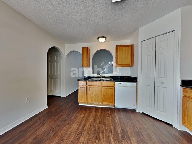 Building Photo - 6686 Gentle Oaks Dr E