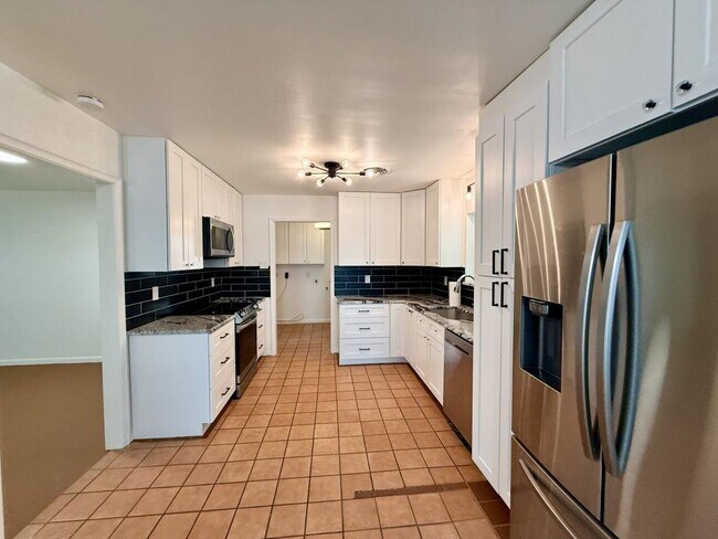 Foto del edificio - 3807 Longridge Dr